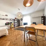 Good Ambiance, Arty Apartment Center