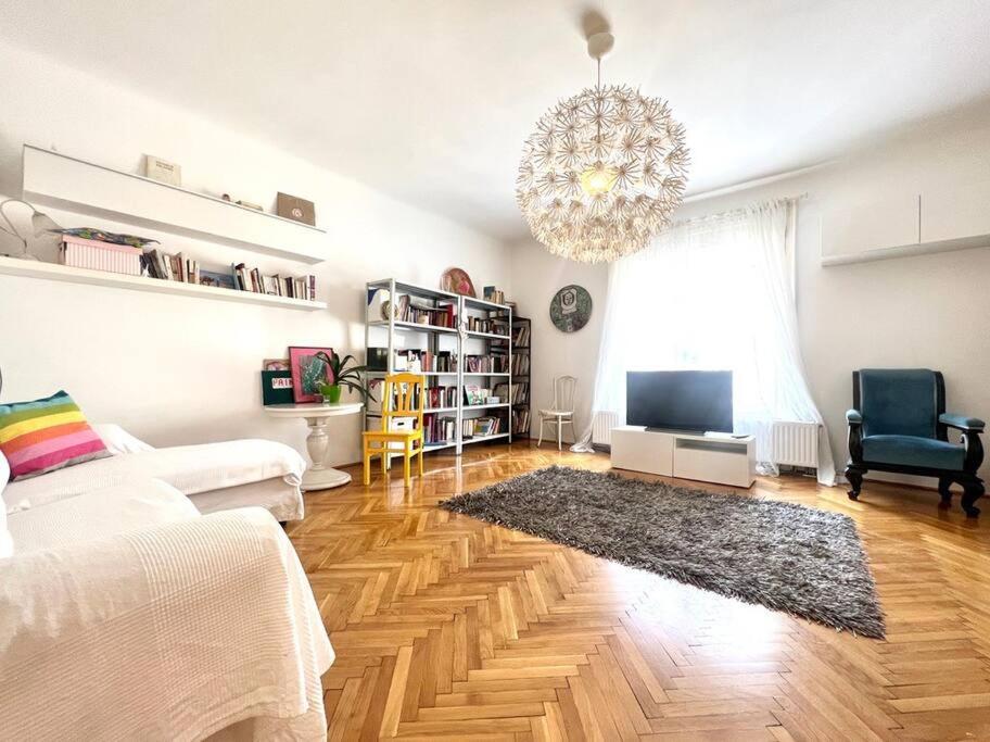 Good Ambiance, Arty Center Apartment