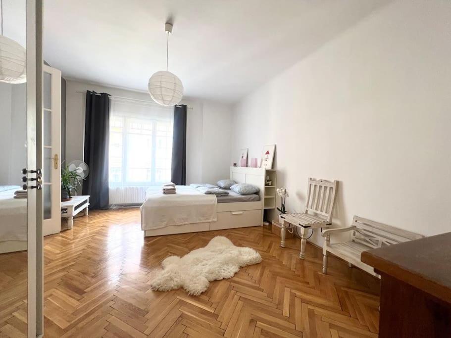 Good Ambiance, Arty Center Apartment
