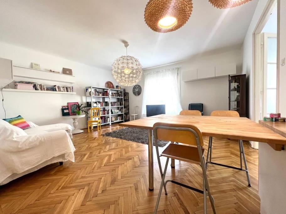 Good Ambiance, Arty Center Apartment *